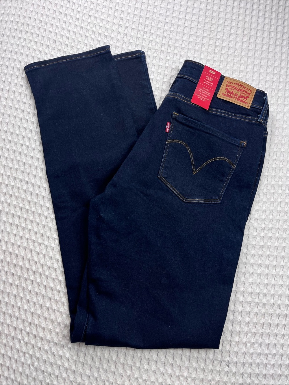 NWT. Levi’s Mid Rise Skinny Jeans Dark Wash Blue Women’s Size 12M